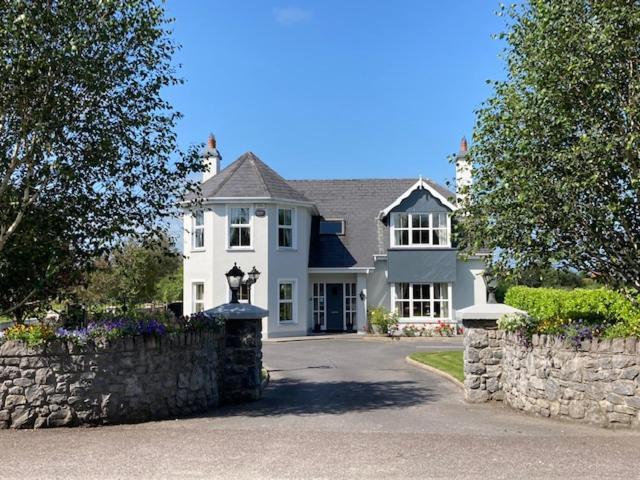 Tailors Lodge, Continental Breakfast Castleisland Extérieur photo